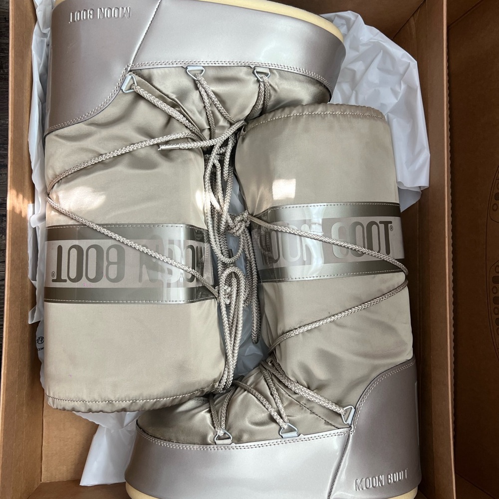 Moon Boot Gold Icon Glance Cold Weather Boots Size 9-11 US